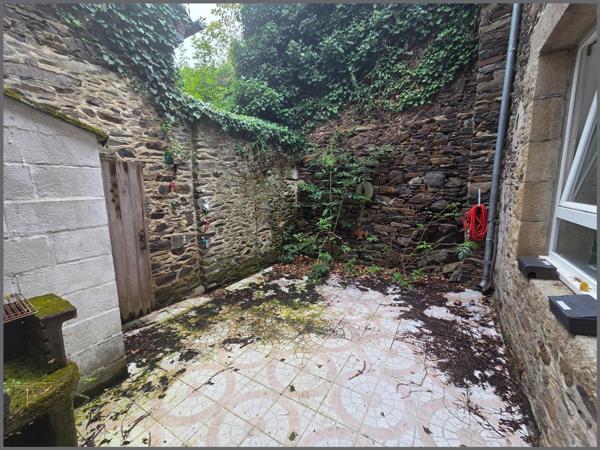 Maison à LA ROCHE-DERRIEN, 22450 - 4 pièces 100m²