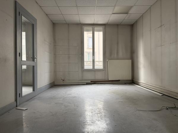 Plateau à rénover entièrement avec stationnement Détails des diagnostics énergétiques