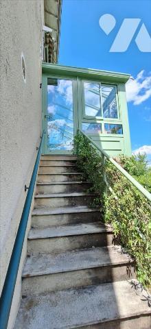 VIC-FEZENSAC maison de ville à jardin et piscine