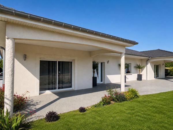 VILLA SUR PARC ARBORÉ AVEC PISCINE