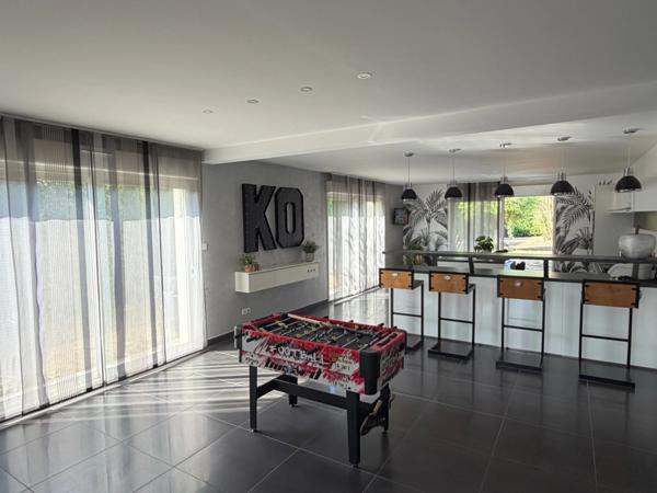 VILLA SUR PARC ARBORÉ AVEC PISCINE