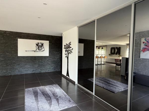 VILLA SUR PARC ARBORÉ AVEC PISCINE