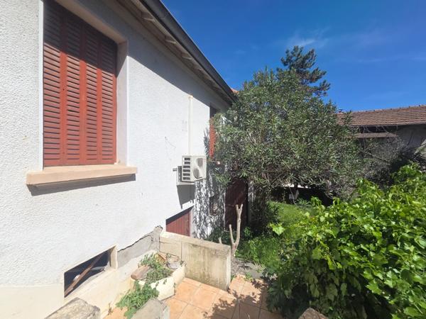 SAINT MARTIN DE VALGALGUES (30) idéal investisseur maison mitoyennes 91m² environ sur une parcelle de 175m² en centre ville.