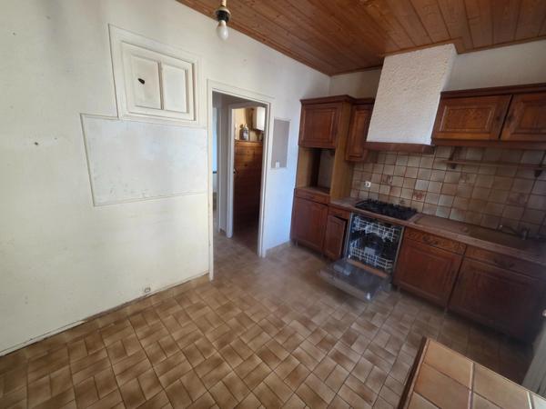 SAINT MARTIN DE VALGALGUES (30) idéal investisseur maison mitoyennes 91m² environ sur une parcelle de 175m² en centre ville.