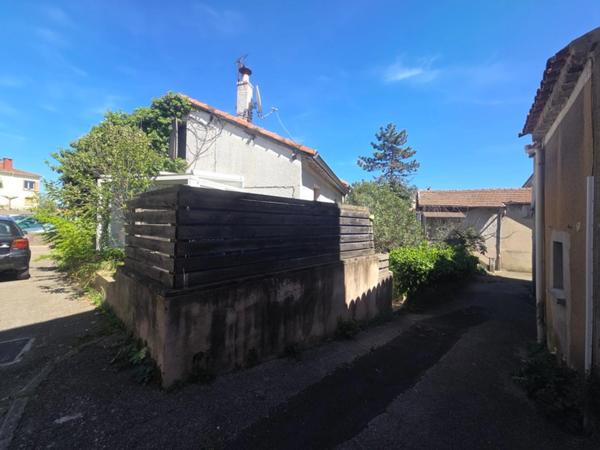 SAINT MARTIN DE VALGALGUES (30) idéal investisseur maison mitoyennes 91m² environ sur une parcelle de 175m² en centre ville.