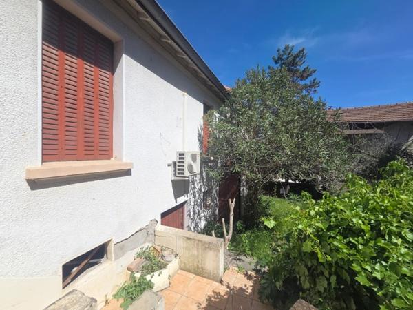 SAINT MARTIN DE VALGALGUES (30) idéal investisseur maison mitoyennes 91m² environ sur une parcelle de 175m² en centre ville.