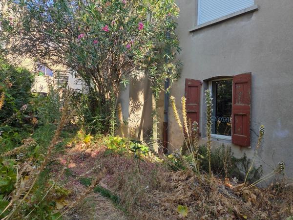 SAINT MARTIN DE VALGALGUES (30) idéal investisseur maison mitoyennes 91m² environ sur une parcelle de 175m² en centre ville.