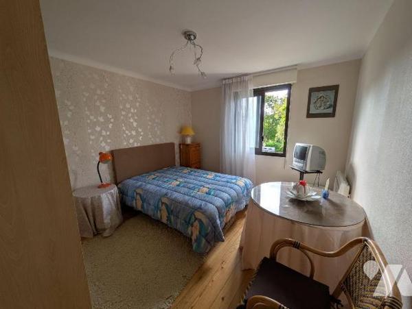 Lorient, proche gare, rue au calme, appartement au rez-de-chaussée surélevé, composé comme suit...