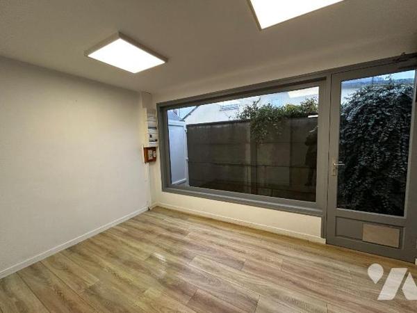 Fonds et murs commerciaux à vendre à Agon-Coutainville (50230) en Manche (50). Ce bien comprend...