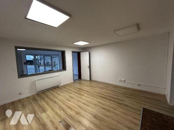 Fonds et murs commerciaux à vendre à Agon-Coutainville (50230) en Manche (50). Ce bien comprend...