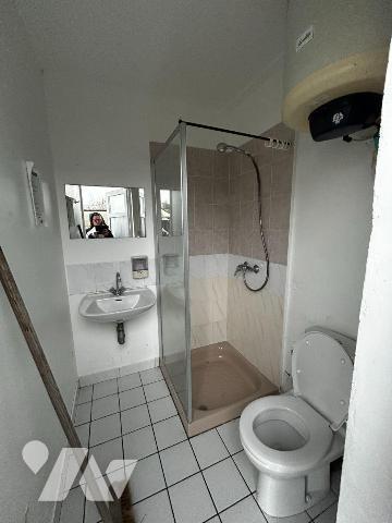 Fonds et murs commerciaux à vendre à Agon-Coutainville (50230) en Manche (50). Ce bien comprend...