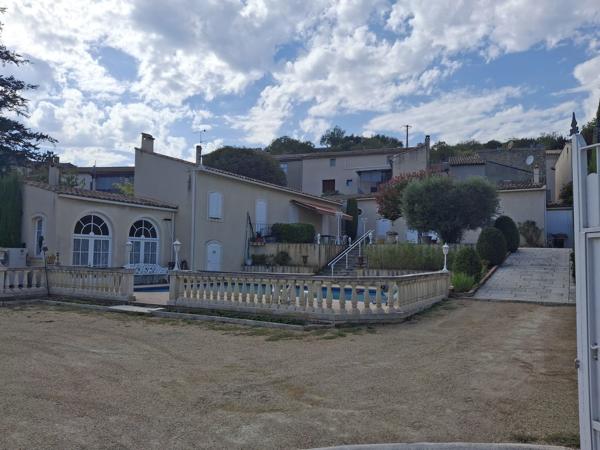 A Corbières, superbe propriété composée d'un ensemble de bâtiments sur 1356m² de terrain
