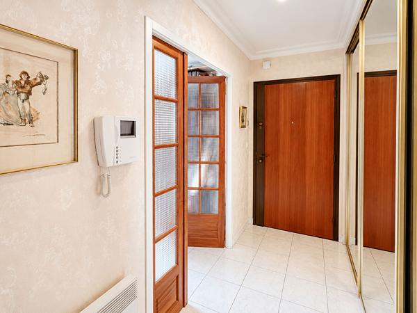 Appartement 3 pièces avec garage et cave en centre ville