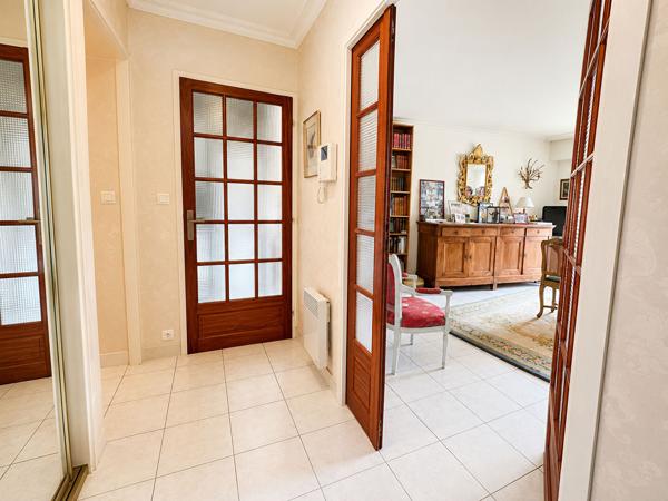 Appartement 3 pièces avec garage et cave en centre ville