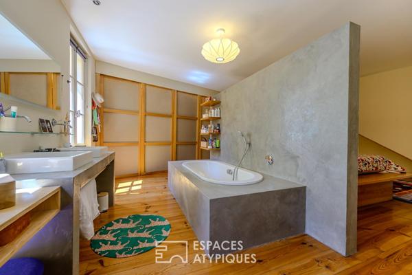 Maison d’artiste au coeur de l’Isle-sur-la-Sorgue avec atelier et terrasse panoramique