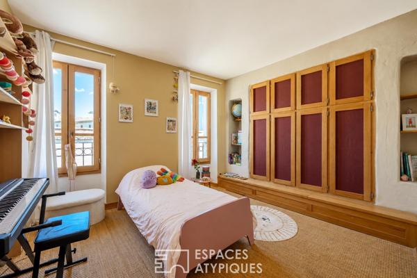 Maison d’artiste au coeur de l’Isle-sur-la-Sorgue avec atelier et terrasse panoramique