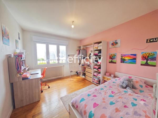 Maison
         6 pièces
        - 140 m² Exclusivité 250 000 € *