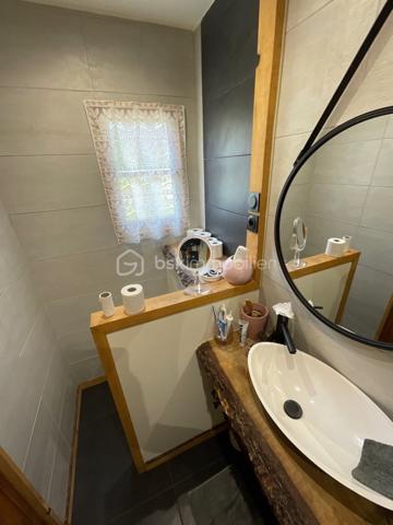 RETOUR A LA VENTE SUITE DESISTEMENT

Découvrez cet appartement 2 pièces situé à La Moulière (06750), offrant environ 45m² dans une petite copropriété nichée en pleine nature. 
Ce bien rare combine confort et tranquillité dans un cadre verdoyant.

Caractéristiques principales :

Appartement de 2 pièces avec une chambre, idéal pour un couple ou une personne seule. 
Entrée séparée du reste des habitations
Cuisine séparée, pratique pour préparer vos repas dans un espace dédié.
Environ 45m² de surface, bien agencés pour maximiser l'espace et la fonctionnalité.
Salle d'eau rénové avec gout
Situé dans une petite copropriété, garantissant une ambiance conviviale et un cadre intime.
En pleine nature, offrant un cadre paisible et agréable, parfait pour les amoureux de la tranquillité et de l'environnement naturel.
Profitez de la sérénité de La Moulière tout en étant proche des commodités essentielles. 

Cet appartement est une belle opportunité pour ceux recherchant un havre de paix en pleine nature.