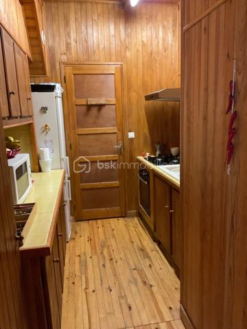 RETOUR A LA VENTE SUITE DESISTEMENT

Découvrez cet appartement 2 pièces situé à La Moulière (06750), offrant environ 45m² dans une petite copropriété nichée en pleine nature. 
Ce bien rare combine confort et tranquillité dans un cadre verdoyant.

Caractéristiques principales :

Appartement de 2 pièces avec une chambre, idéal pour un couple ou une personne seule. 
Entrée séparée du reste des habitations
Cuisine séparée, pratique pour préparer vos repas dans un espace dédié.
Environ 45m² de surface, bien agencés pour maximiser l'espace et la fonctionnalité.
Salle d'eau rénové avec gout
Situé dans une petite copropriété, garantissant une ambiance conviviale et un cadre intime.
En pleine nature, offrant un cadre paisible et agréable, parfait pour les amoureux de la tranquillité et de l'environnement naturel.
Profitez de la sérénité de La Moulière tout en étant proche des commodités essentielles. 

Cet appartement est une belle opportunité pour ceux recherchant un havre de paix en pleine nature.
