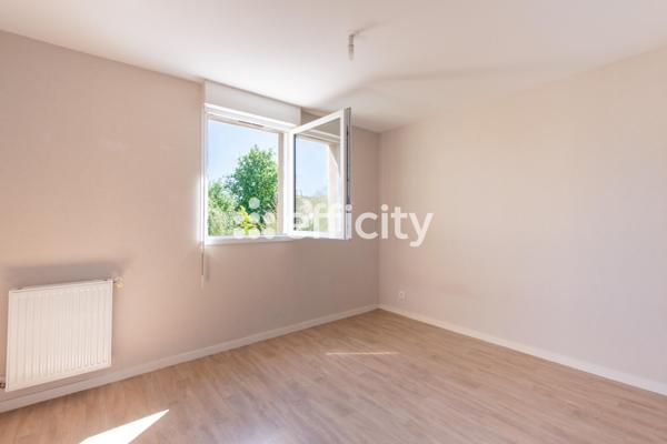 Maison
         5 pièces
        - 104 m² Exclusivité 459 000 € *