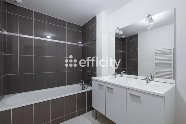 Maison
         5 pièces
        - 104 m² Exclusivité 459 000 € *