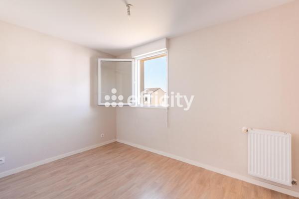 Maison
         5 pièces
        - 104 m² Exclusivité 459 000 € *
