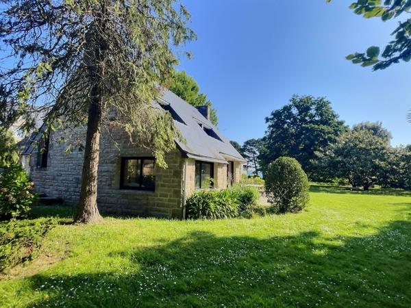 Fouesnant (29170) Belle propriété à deux pas des plages, composée d’une maison principale de 150 m² et d’une maisonnette de 40 m