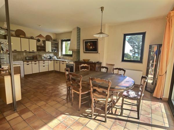 Fouesnant (29170) Belle propriété à deux pas des plages, composée d’une maison principale de 150 m² et d’une maisonnette de 40 m