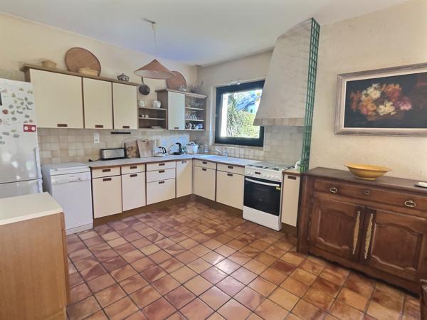 Fouesnant (29170) Belle propriété à deux pas des plages, composée d’une maison principale de 150 m² et d’une maisonnette de 40 m