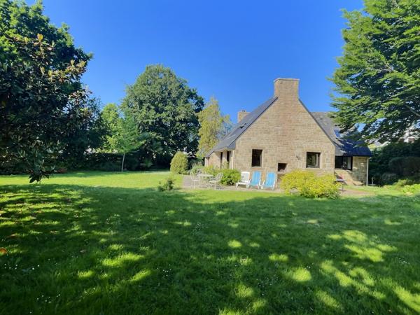 Fouesnant (29170) Belle propriété à deux pas des plages, composée d’une maison principale de 150 m² et d’une maisonnette de 40 m