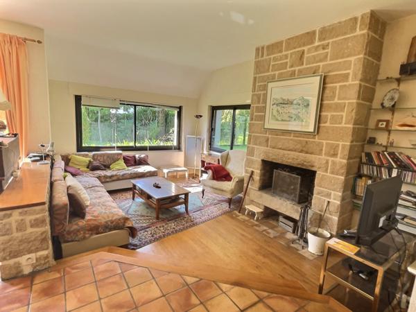 Fouesnant (29170) Belle propriété à deux pas des plages, composée d’une maison principale de 150 m² et d’une maisonnette de 40 m