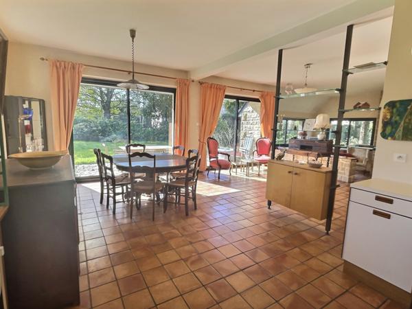 Fouesnant (29170) Belle propriété à deux pas des plages, composée d’une maison principale de 150 m² et d’une maisonnette de 40 m