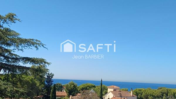 Sur la commune de Bandol, a cinq minutes a pied des plages, dans une batisse des années 30, haut de villa de 85m² de type 4 avec jardin privatif exposé Sud surplombant la baie de rénecros