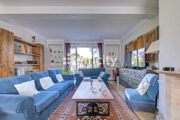 Maison 7 pièces - 354 m²