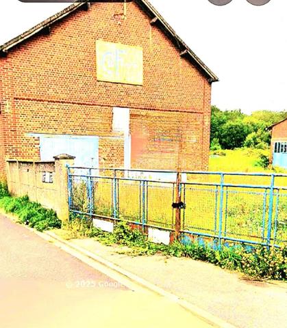 Terrain de 46 000 m²