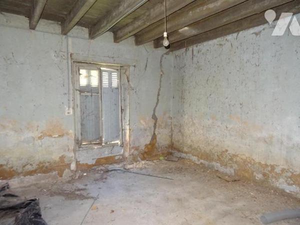 A 5 minutes de Chauvigny, ensemble immobilier en pierre comprenant une maison d'habitation à re...
