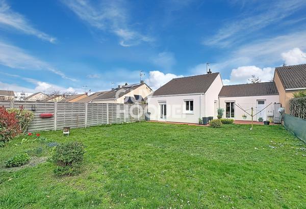 Maison à vendre de 4 pièces de 87 m² de plein pied à TINQUEUX