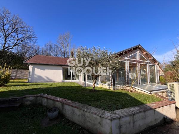 Maison de plain-pied 5 pièce(s) 137,54 m2 avec piscine et un chalet d'habitation de 37.92m² sur terrain de 1480m²