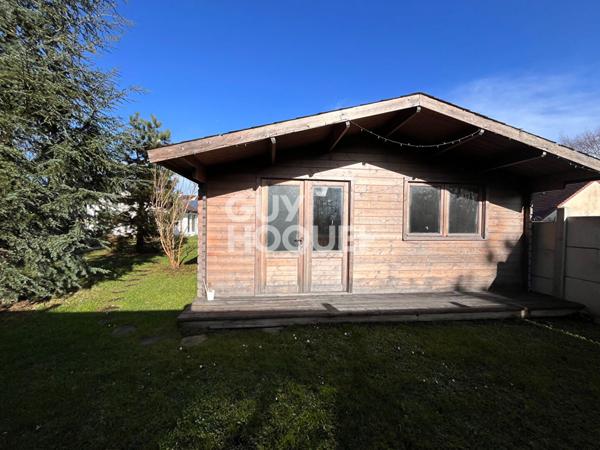 Maison de plain-pied 5 pièce(s) 137,54 m2 avec piscine et un chalet d'habitation de 37.92m² sur terrain de 1480m²