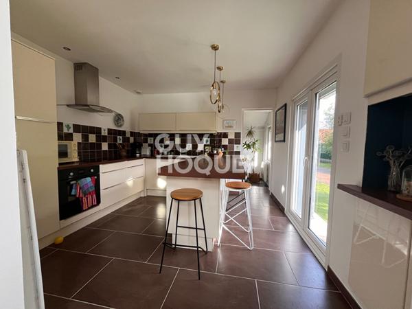 Maison de plain-pied 5 pièce(s) 137,54 m2 avec piscine et un chalet d'habitation de 37.92m² sur terrain de 1480m²