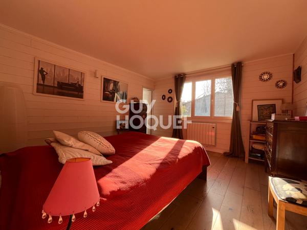 Maison de plain-pied 5 pièce(s) 137,54 m2 avec piscine et un chalet d'habitation de 37.92m² sur terrain de 1480m²