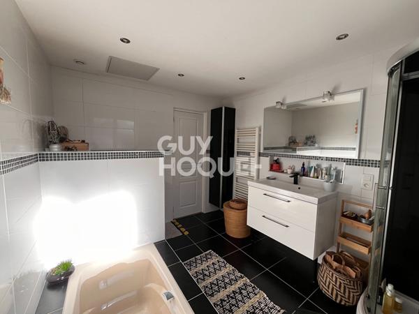 Maison de plain-pied 5 pièce(s) 137,54 m2 avec piscine et un chalet d'habitation de 37.92m² sur terrain de 1480m²
