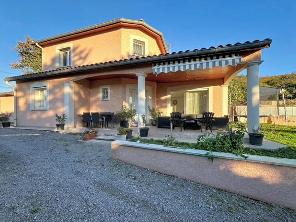 Grande maison lumineuse - 4 chambres de 144 m² à LAVEYRON