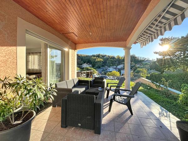 Grande maison lumineuse - 4 chambres de 144 m² à LAVEYRON