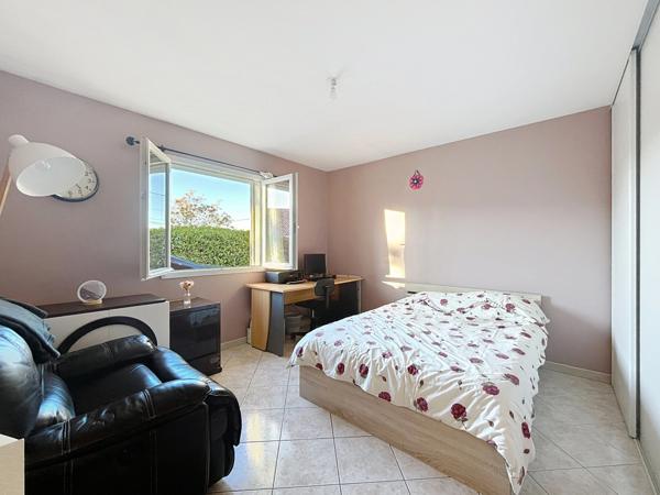 Grande maison lumineuse - 4 chambres de 144 m² à LAVEYRON