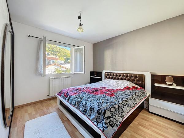 Grande maison lumineuse - 4 chambres de 144 m² à LAVEYRON