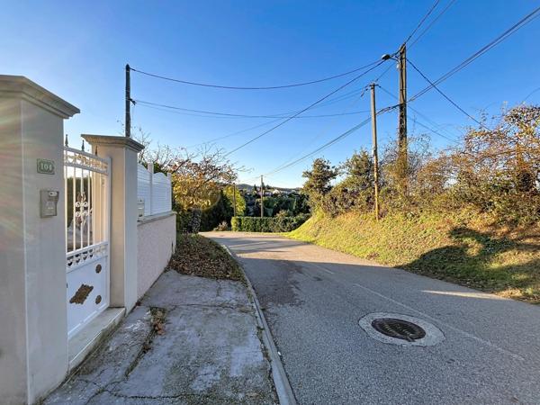 Grande maison lumineuse - 4 chambres de 144 m² à LAVEYRON