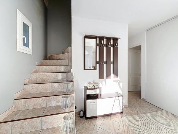 Grande maison lumineuse - 4 chambres de 144 m² à LAVEYRON