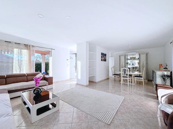 Grande maison lumineuse - 4 chambres de 144 m² à LAVEYRON