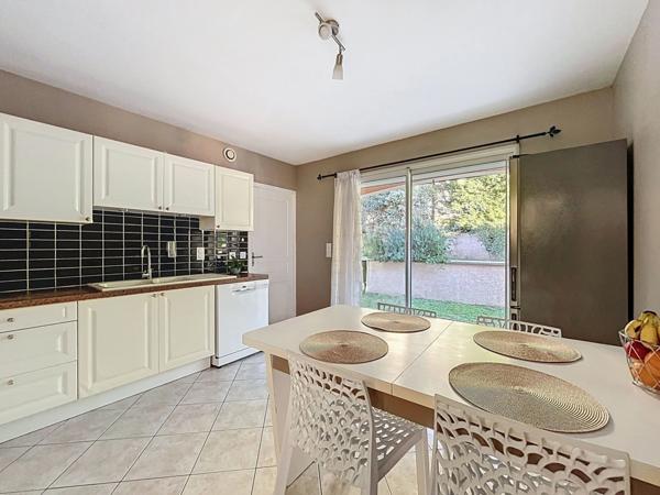 Grande maison lumineuse - 4 chambres de 144 m² à LAVEYRON